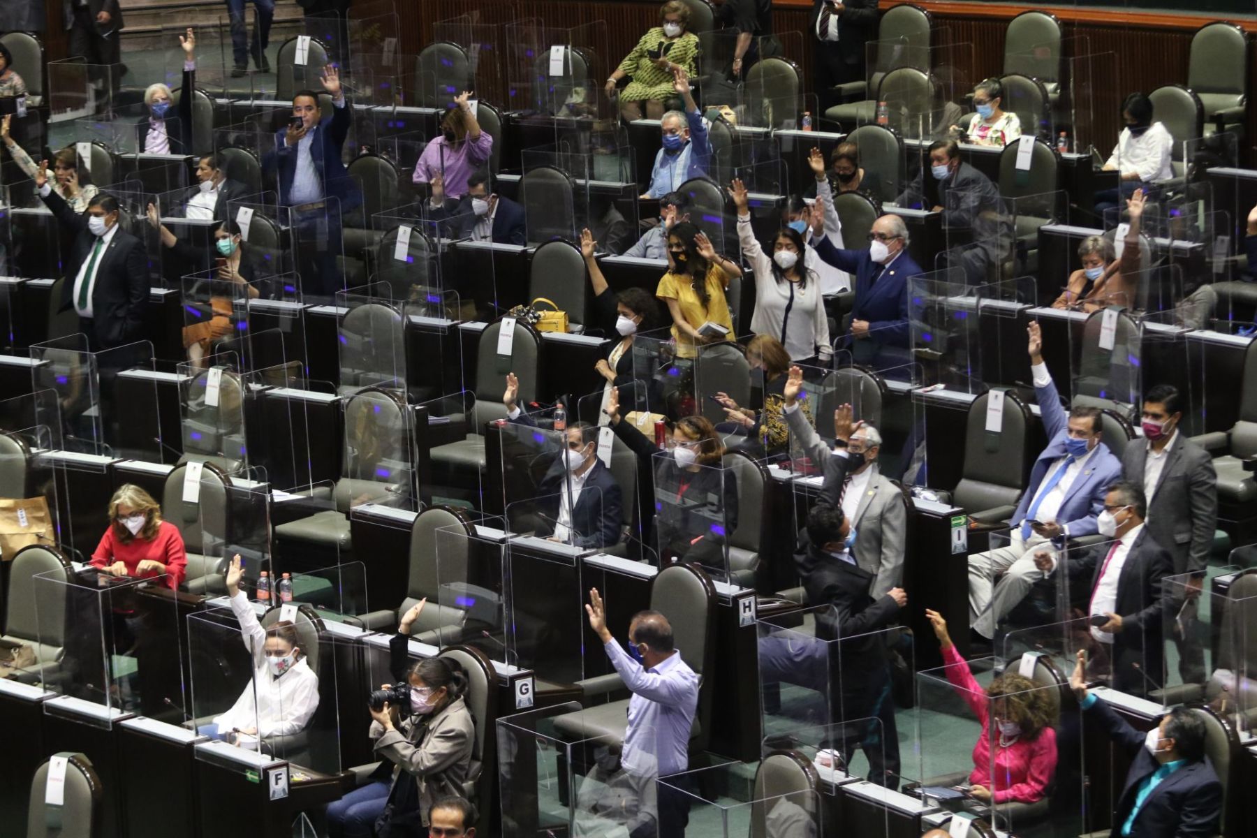 Cámara de Diputados avala eliminar fuero presidencial La República